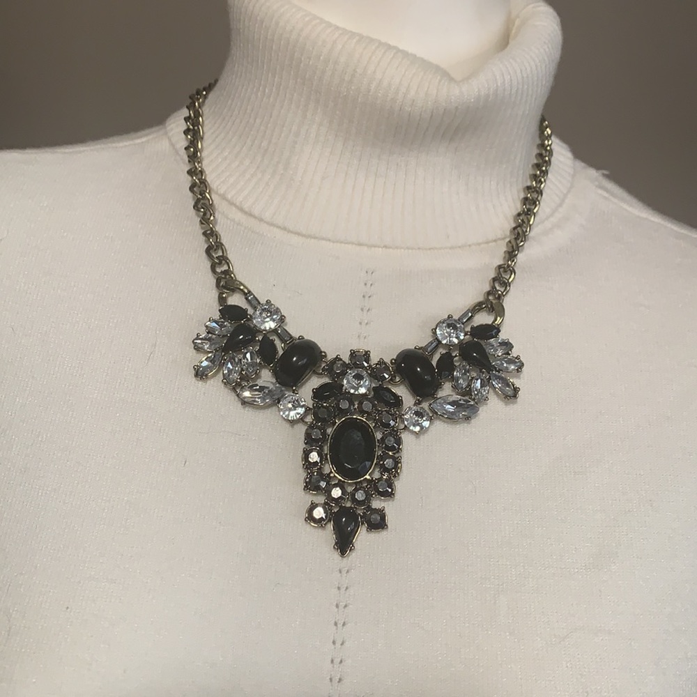 Statement necklace black & clear stones,